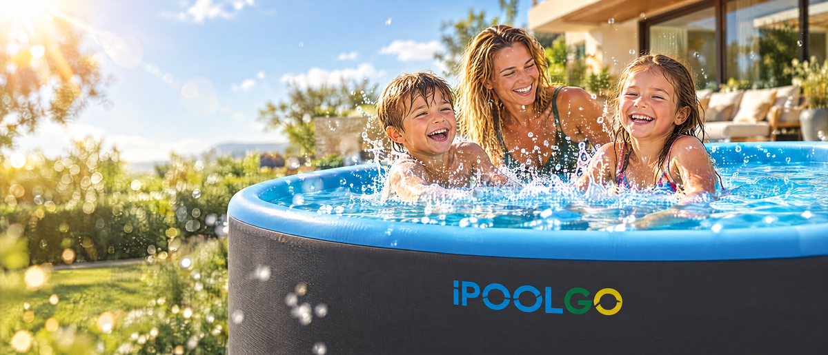 Mutter und Kinder planschen lachend im iPoolGo Drop-Stitch Pool